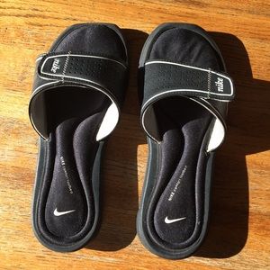 Nike slip on shoes